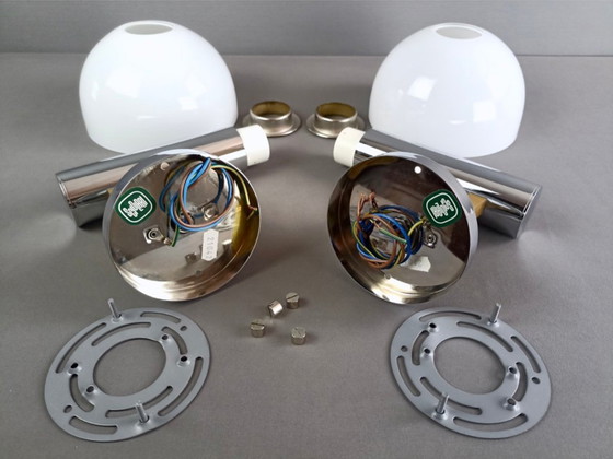 Image 1 of Gaetano Sciolari 1970s dos apliques de cromo y pantallas de cristal. Nuevo de stock antiguo.