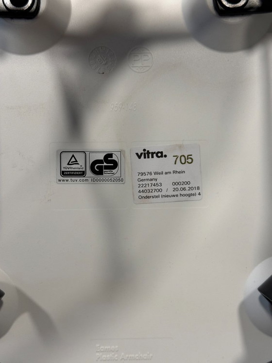 Image 1 of Vitra | Eames | DAW | Roze bekleding & Esdoorn onderstel | 6x
