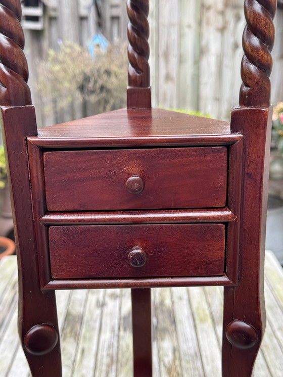 Image 1 of Table d'appoint en teck fin – une sculpture fonctionnelle