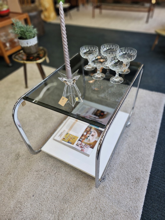Image 1 of Table d'appoint vintage de l'ère spatiale Verre fumé / Blanc 70s