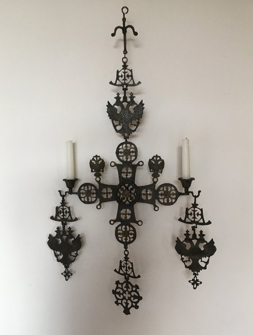Aplique de pared con cruz bizantina en bronce.