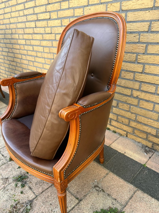 Klassischer Nussbaum Leder Sessel – Metall (photo 4 of 5)