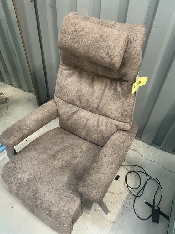 Image 1 of ¡Relájate y levántate!: Sillón elevador de lujo – como nuevo – ¡40% de descuento!