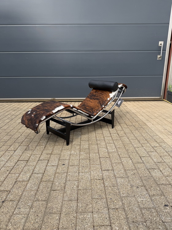 Image 1 of Cassina LC4 Le Corbusier d'origine, cuir de vachette, neuf dans sa boîte