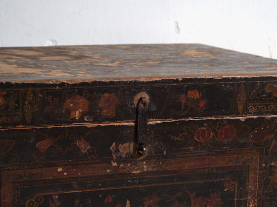 Baule antico dipinto in legno di pino – Cina, circa 1900 – Armadi contenitori, Iron (photo 28 of 40)