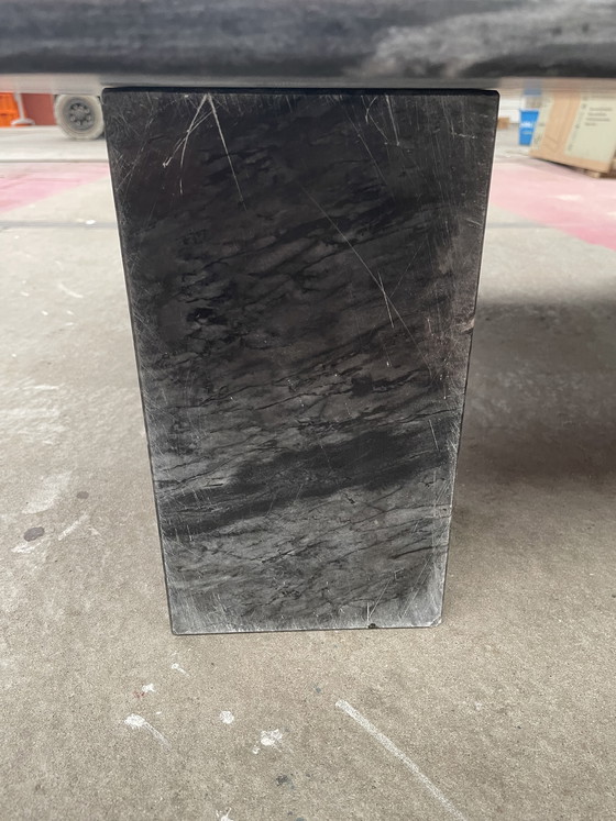 Image 1 of Zwart marmeren salontafel uit de jaren zeventig 