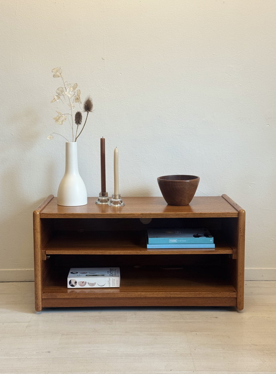 Image 1 of Tavolino laterale vintage danese in teak per mobili audio/TV