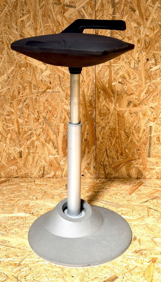 Image 1 of Muvman Steh-Sitz-Arbeitshocker Schwarz/Grau
