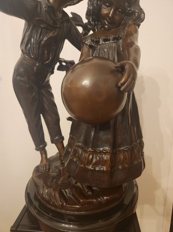 Image 1 of Prachtig Bronzen Beeld "Kinderen met bal" – Auguste Moreau (52 cm / 24 kg)