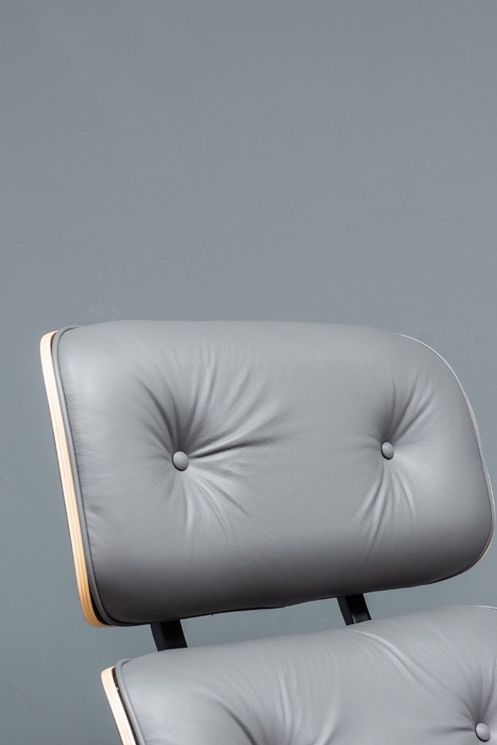 Image 1 of Sillón Eames + otomana