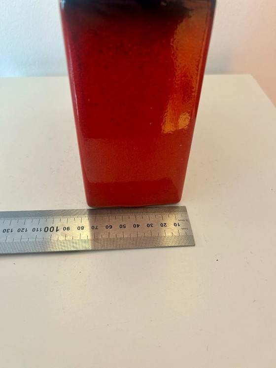 Image 1 of Een lamp in de vorm van een gerecyclede vaas, gemaakt van een zeldzame WGP-vaas van Walter Brecht.