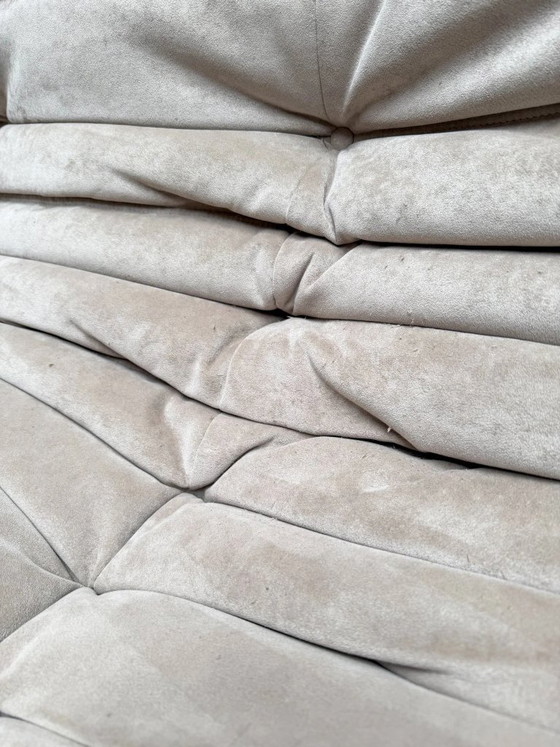 Image 1 of Originales Ligne Roset Togo 2-Sitzer-Sofa von Michel Ducaroy, taupefarbener Alcantara, 1995