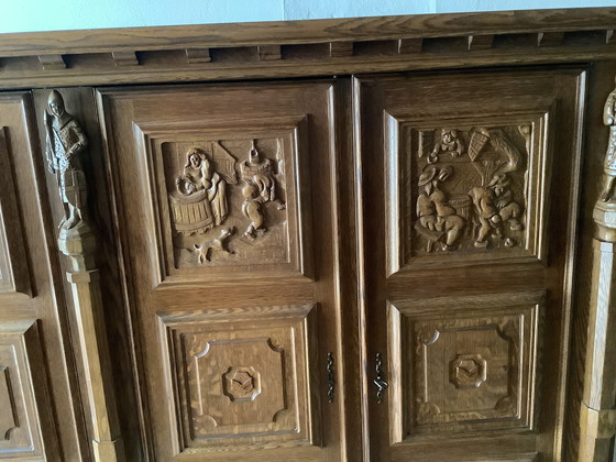 Image 1 of Meuble en chêne de caractère avec panneaux à tête de chevalier