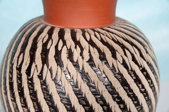 Image 1 of Vintage Wekara sgraffito vaas, minimalist ceramic vase