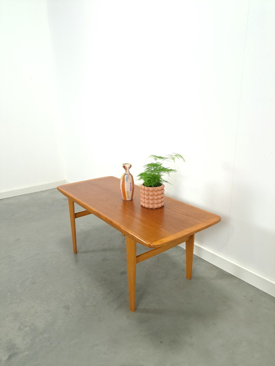 Image 1 of Table basse en placage de Suède Vintage