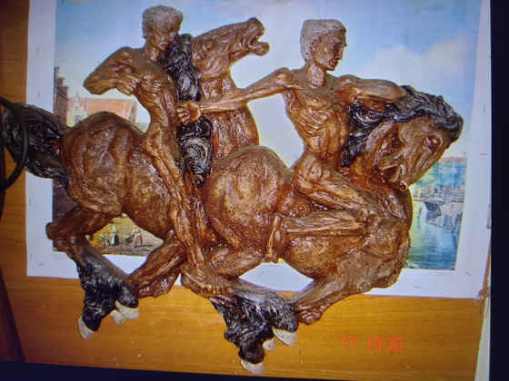 Image 1 of Decorazione murale butalista con uomini a cavallo