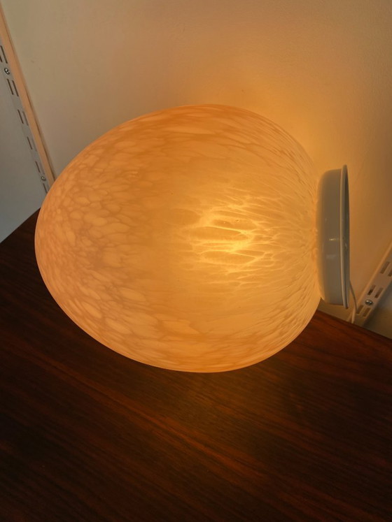 Image 1 of Luminaire Lampe œuf egg rose en verre moucheté verre de Vianne vintage 1970