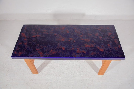 Table basse rectangulaire à plateau en céramique bleue et orange, années 1970