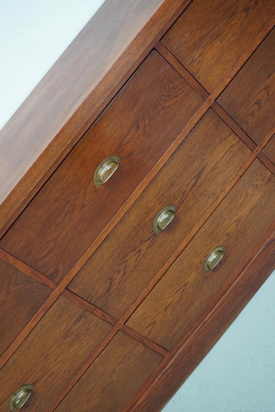 Image 1 of Großer, antiker Art-Deco-Ladenschrank/Sideboard aus niederländischer Eiche, 1930er Jahre