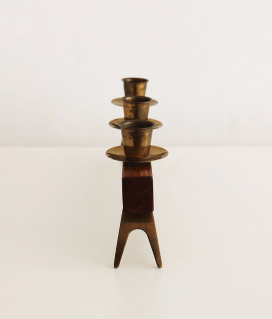 Image 1 of 1960er Jahre Skulpturaler Kerzenständer aus Holz und Messing