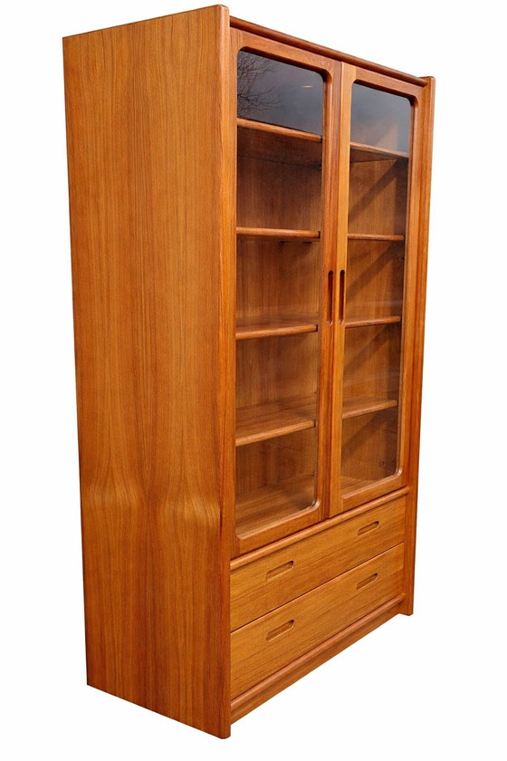 Image 1 of Vintage Dyrlund vitrinekast, massief teakhout, Denemarken, jaren 70