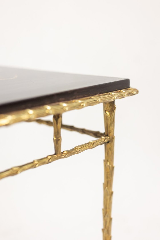 Image 1 of Maison Baguès. Mesa de centro en bronce, laca negra y detalles dorados. Hacia 1970.