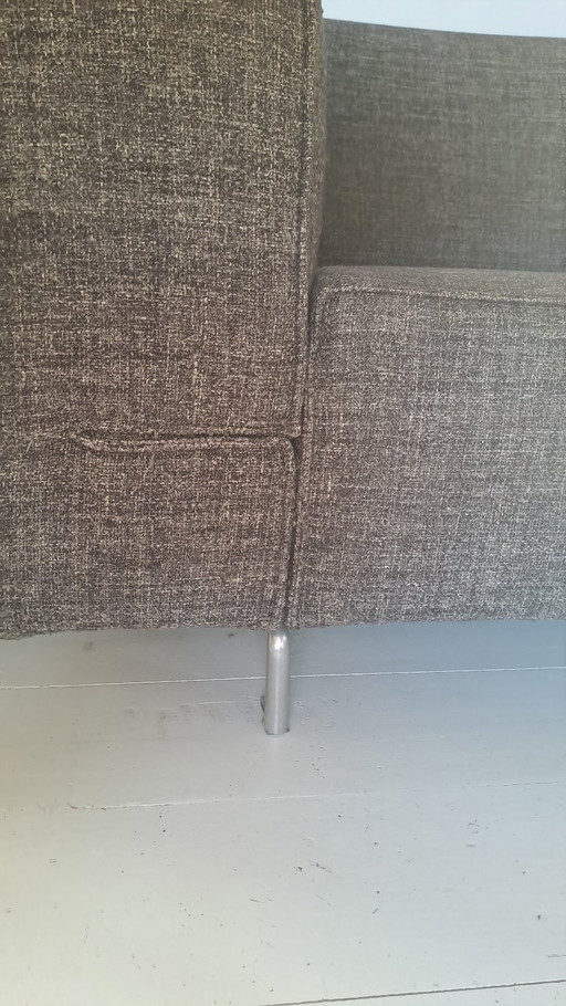 Dreisitzer-Sofa, Modell BRICQ, auf Lager.
