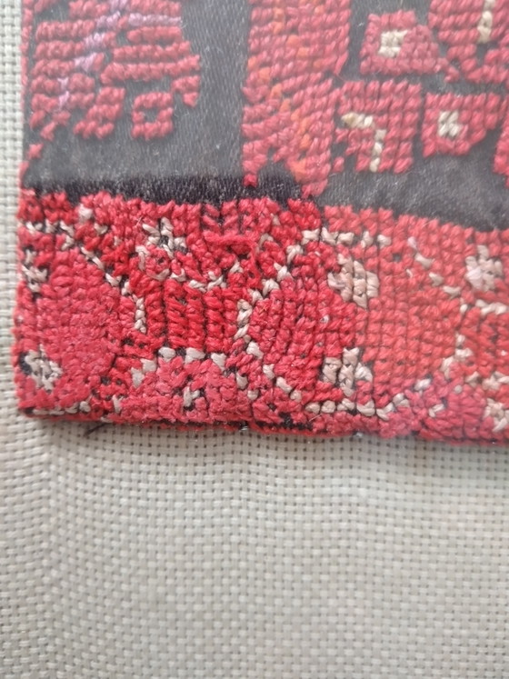 Image 1 of Textile sous cadre.