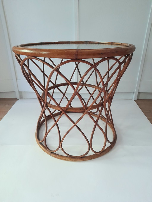Petite table d'appoint en rotin 70s