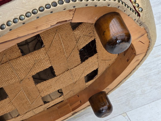 Image 1 of Canapé 2 places courbé danois des années 1960, tissu d'ameublement en laine rouge/beige.