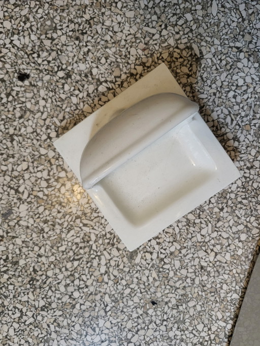 Retro recessed soap dish