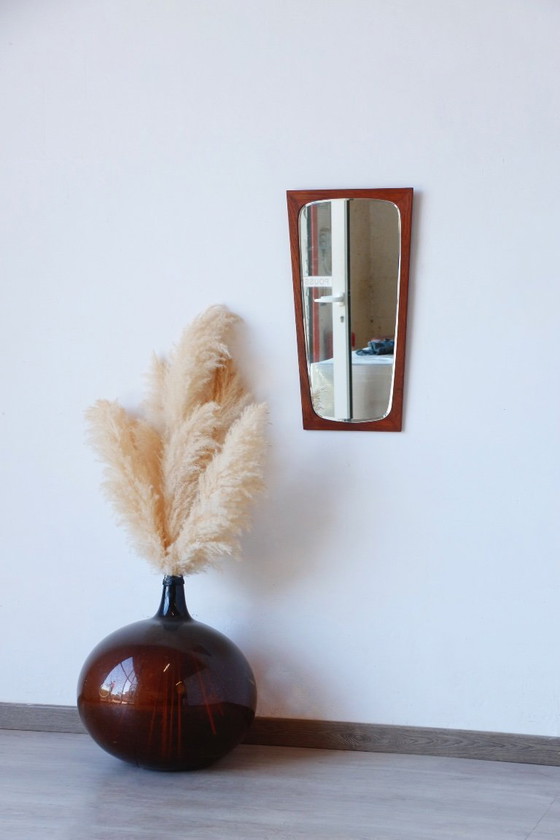 Image 1 of Espejo danés antiguo de teca de los años 60 - Forma trapezoidal