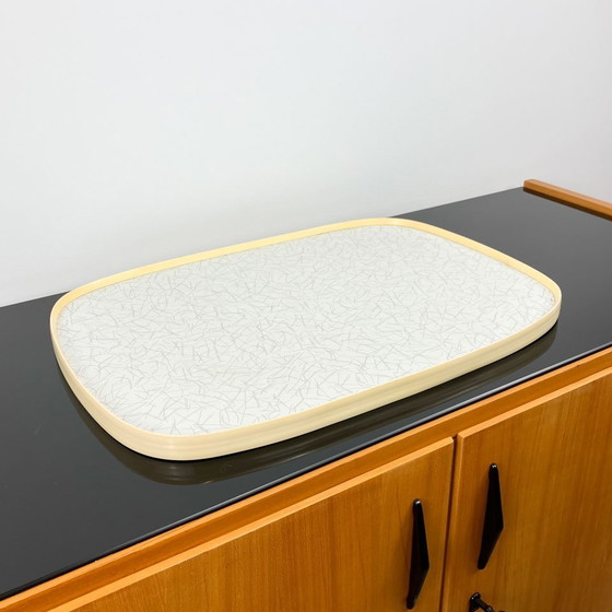 Image 1 of 2-zijdig dienblad, formica met kunststof frame, jaren 1960