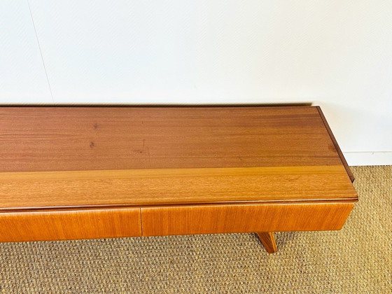 Image 1 of Aparador bajo escandinavo de teca con 3 cajones y patas inclinadas, 1960.