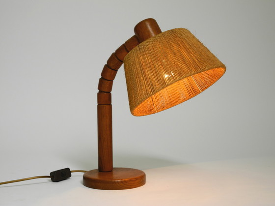 Image 1 of Originele Mid Century Moderne Temde Tafellamp Van Eiken Met Geweven Sisal Kap