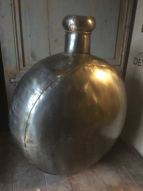 Coppia di borracce in metallo lucidato dal Rajasthan. – Bicchieri e caraffe, Vintage (photo 5 of 12)