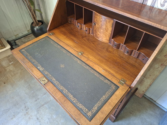 Image 1 of Klassischer Helden Sekretär, Scheibentisch, Schreibtisch, 96x47cm und 102cm hoch.
