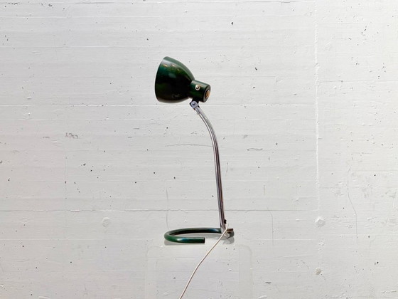 Image 1 of Grüne Tischleuchte aus Metall und Chrom, 1960er Jahre