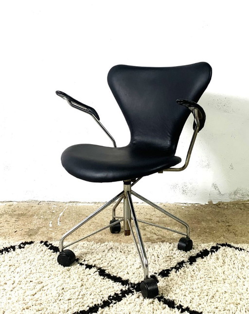 Seven Office Chair by Arne Jacobsen for Fritz Hansen, Denmark, 1960s – draaistoelen, Leather, Vintage