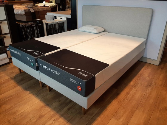 Image 1 of Form Static - 180x210