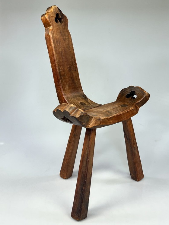Image 1 of Antico sgabello / sedia spagnola a treppiede. Brutalista