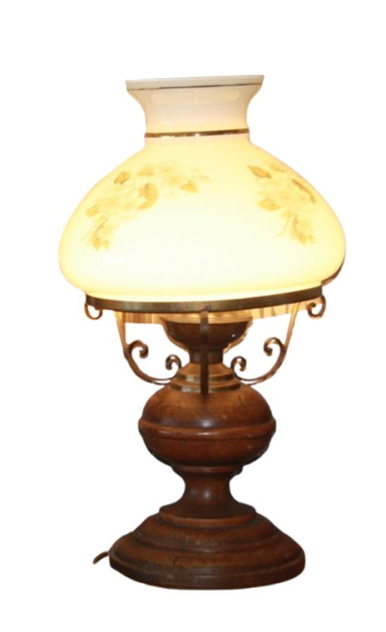 Image 1 of Vintage tafellamp in landelijke stijl – 50 cm hoog – met glazen kap met bloemenmotief