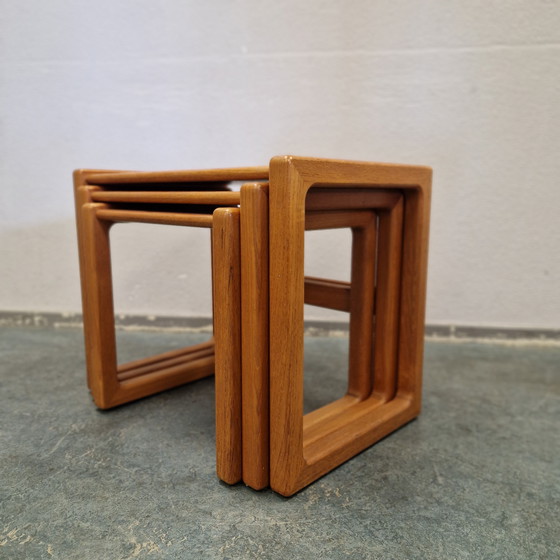 Image 1 of Vintage Danish mimi set nestling tables tables d'appoint en teck