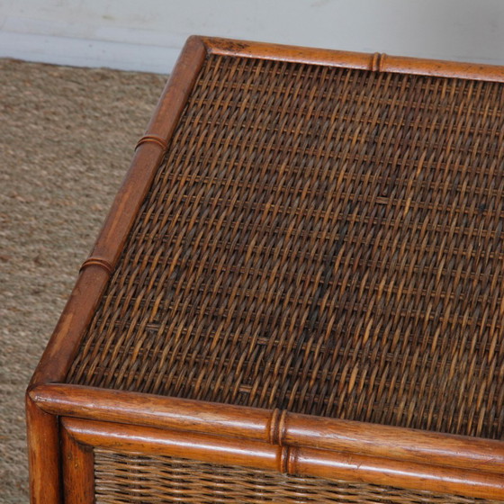 Image 1 of Paar rotan en messing nachttafels, 1960