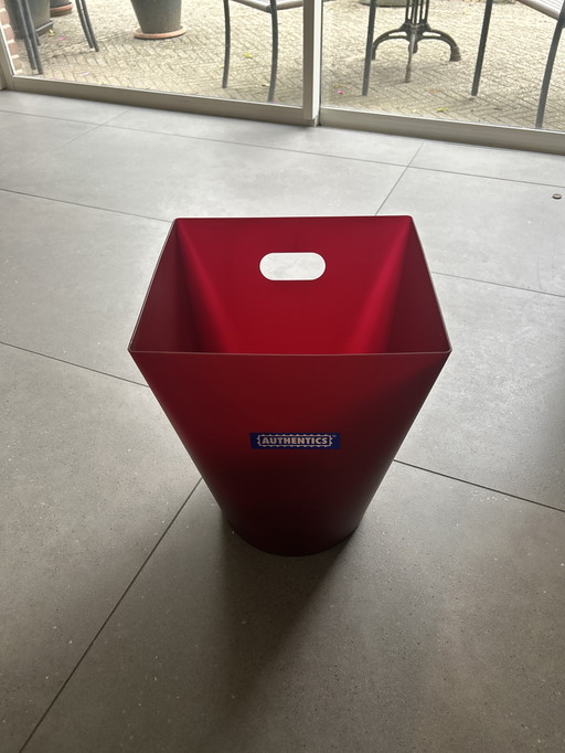 Authentics trash can square