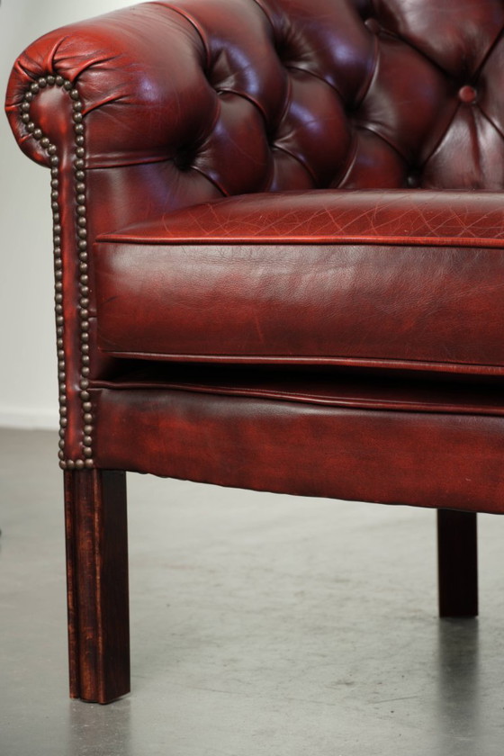 Schöner dezenter Chesterfield Sessel aus Rindsleder in einer begehrten und zeitlosen roten Farbe – Leather (photo 13 of 13)