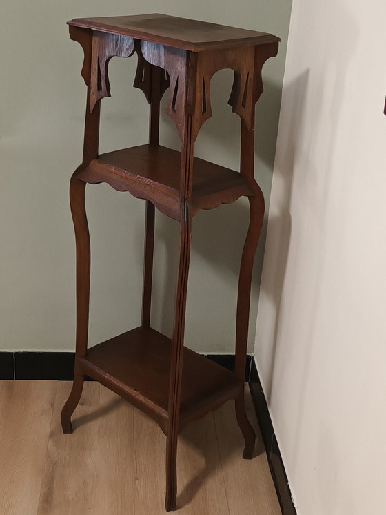 Image 1 of Antiker Pflanzentisch aus Holz