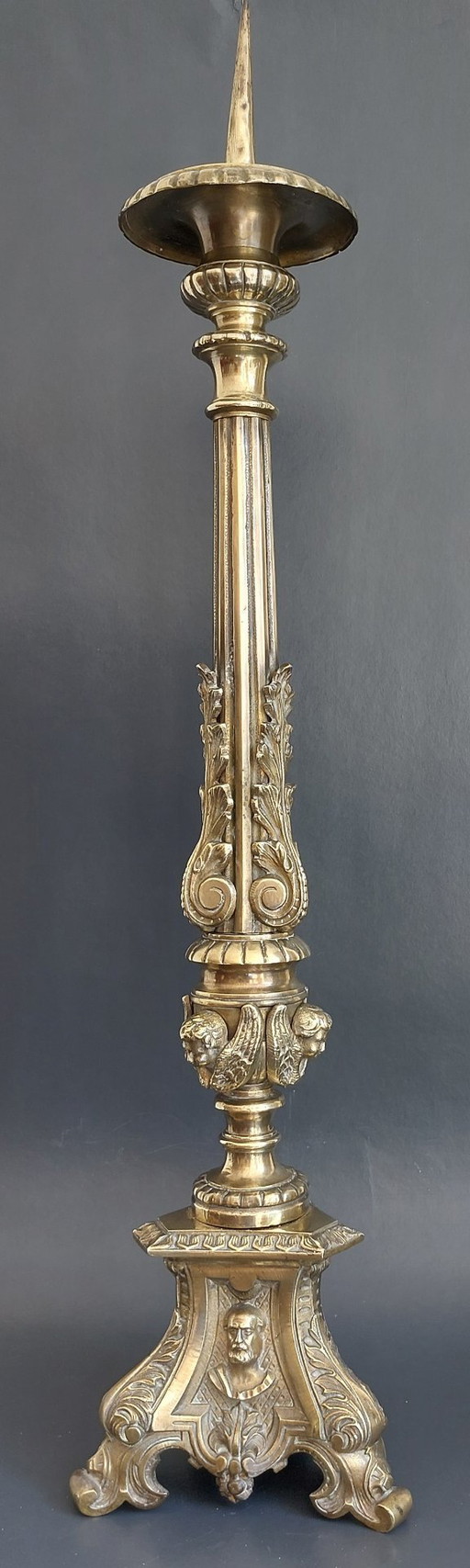 Candelabro da cappella in bronzo del XIX secolo