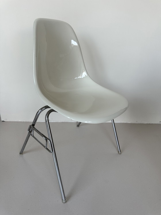 Image 1 of 6x Herman miller Eames DSR Fiberglass kuip stoelen stapelbaar