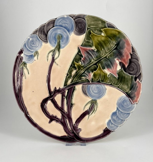 Plato de pared Art Nouveau, alrededor de 1900 – Schütz Blansko – Relieve floral (modelo 909)